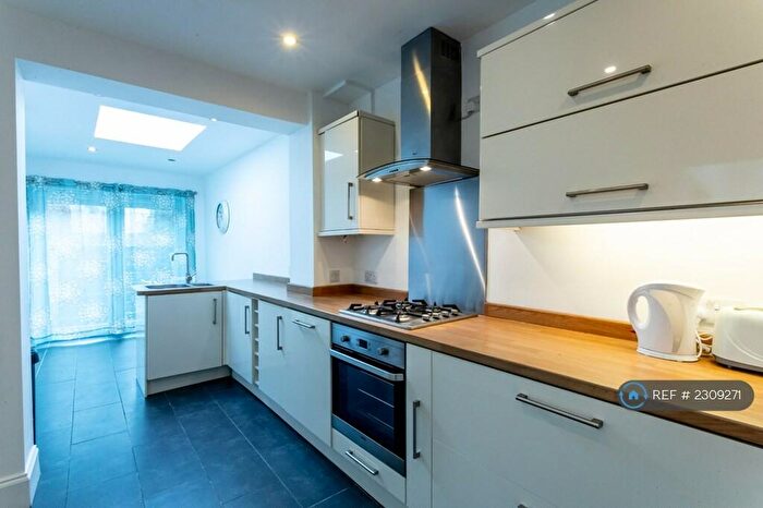 3 Bedroom Terraced House To Rent In William Street, Swindon, SN1