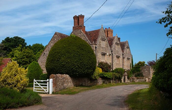 5 Bedroom Detached House For Sale In Toot Baldon, Oxford, Oxfordshire, OX44