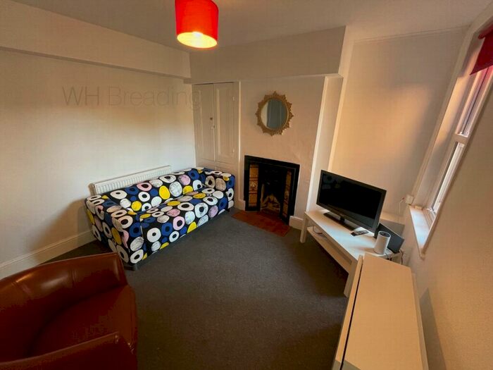 4 Bedroom House To Rent In St. Peters Lane, Canterbury, CT1