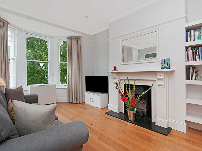 2 Bedroom Apartment To Rent In Beauchamp Road, London, SW11