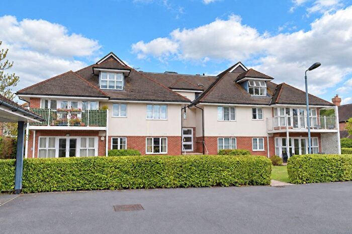 2 Bedroom Flat For Sale In Avenue Road, Lymington, SO41