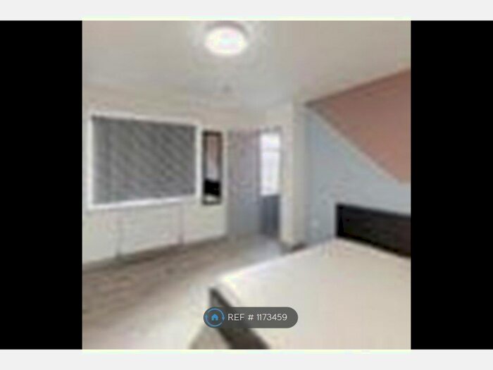 1 Bedroom Property To Rent In West Close, Ashford TW15