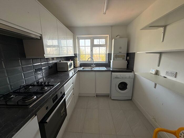 2 Bedroom Flat To Rent In Browning Avenue, Hanwell, W7