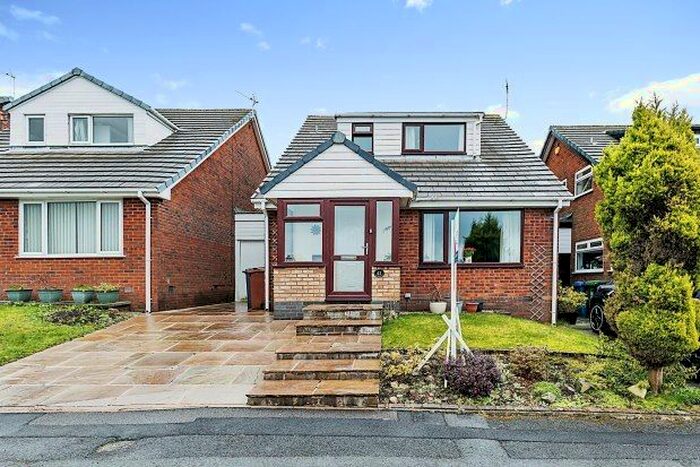 4 Bedroom Link Detached House To Rent In Mayfield Avenue, Oldham, OL4