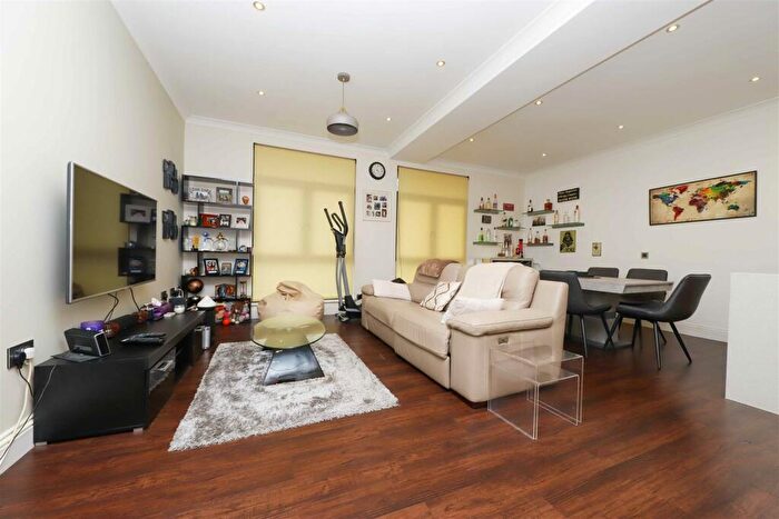 2 Bedroom Apartment For Sale In The Runway, Ruislip, HA4