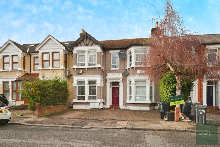 1 Bedroom Flat To Rent In Cavendish Gardens, Cranbrook, Ilford, IG1