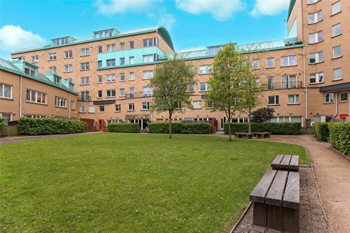 2 Bedroom Flat For Sale In Queen Elizabeth Gardens, Glasgow, Lanarkshire, G5