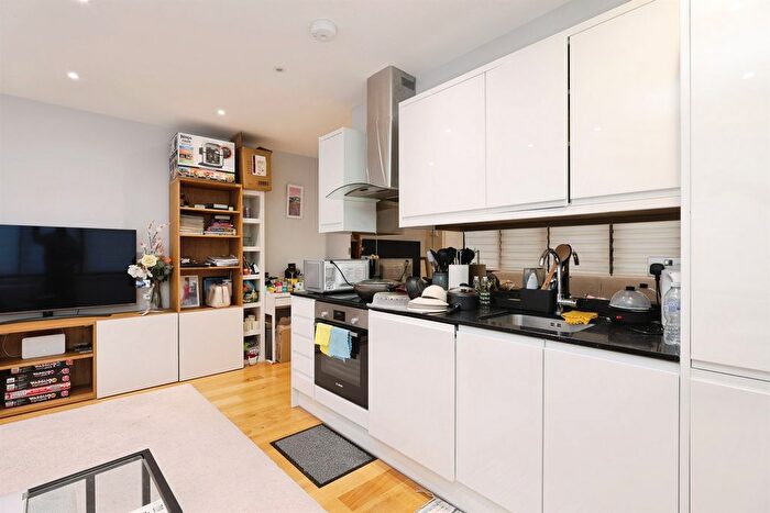1 Bedroom Flat For Sale In Oxford Road, Stokenchurch, High Wycombe, HP14
