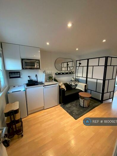 Studio To Rent In Forest Gardens, London, N17