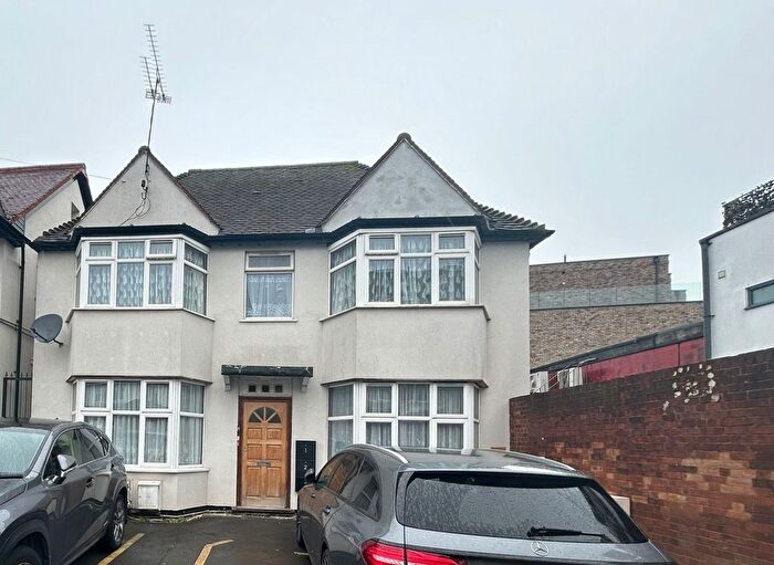 1 Bedroom Studio To Rent In Highfield Avenue, Golders Green, NW11