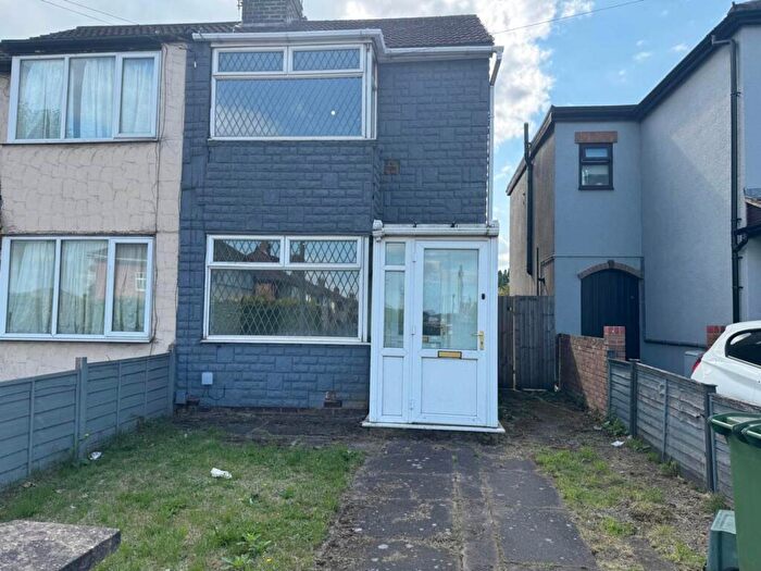 2 Bedroom Semi-Detached House To Rent In Sandhouse Crescent, Scunthorpe, DN16