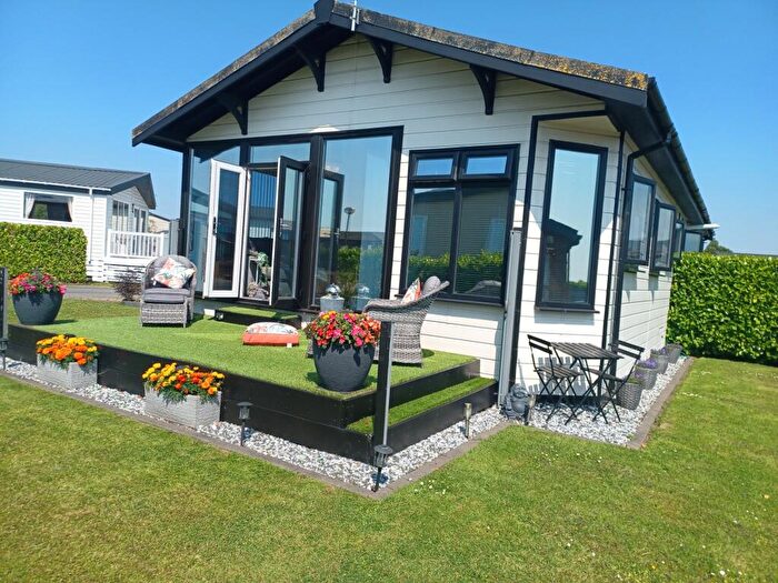 2 Bedroom Lodge For Sale In Two Bed Tingdene Barnsdale, Poulton Plaiz Leisure Park, Garstang Rd W, Poulton-le-Fylde, Lancashire, FY6