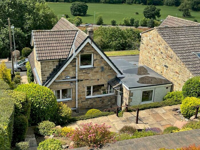 2 Bedroom Detached House For Sale In Clough Way, Fenay Bridge, Huddersfield, HD8