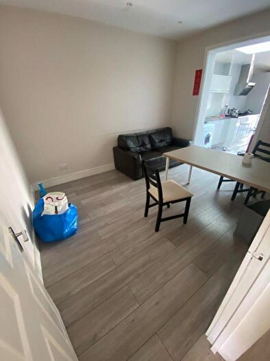 5 Bedroom Semi-Detached House To Rent In Babington Road, London, NW4