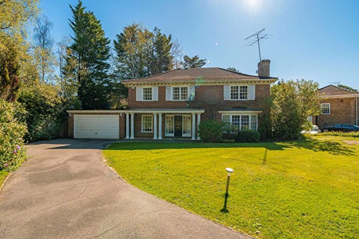 5 Bedroom Property To Rent In Tudor Close, Cobham, KT11