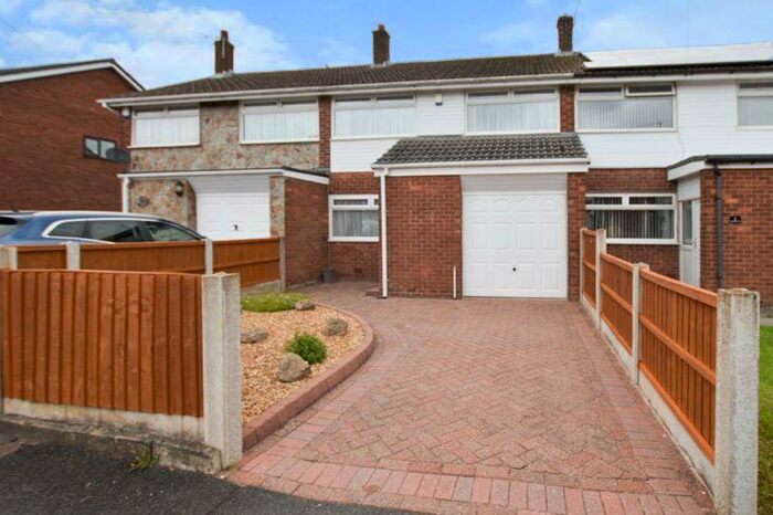 3 Bedroom Mews To Rent In Borough Avenue, Radcliffe, Manchester, M26