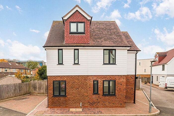 3 Bedroom Property To Rent In Kavsan Place, Cranford, TW5