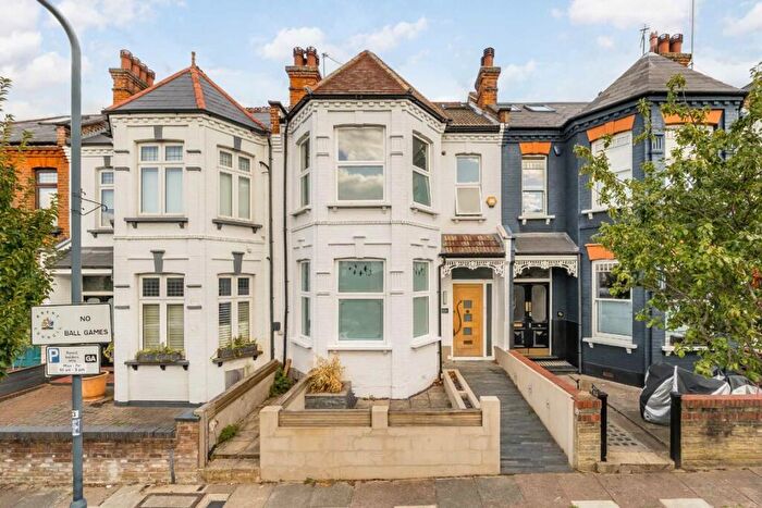 4 Bedroom Terraced House To Rent In Astley Avenue, Cricklewood, NW2