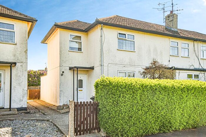 2 Bedroom Maisonette For Sale In Addison Crescent, Swindon, SN2