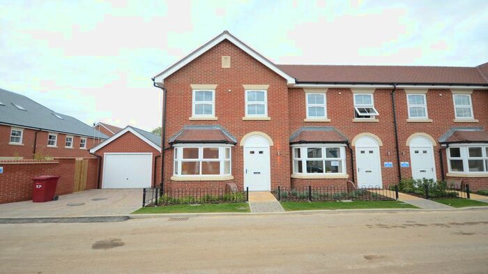 2 Bedroom Terraced House To Rent In Reservoir Crescent, Reading, RG1