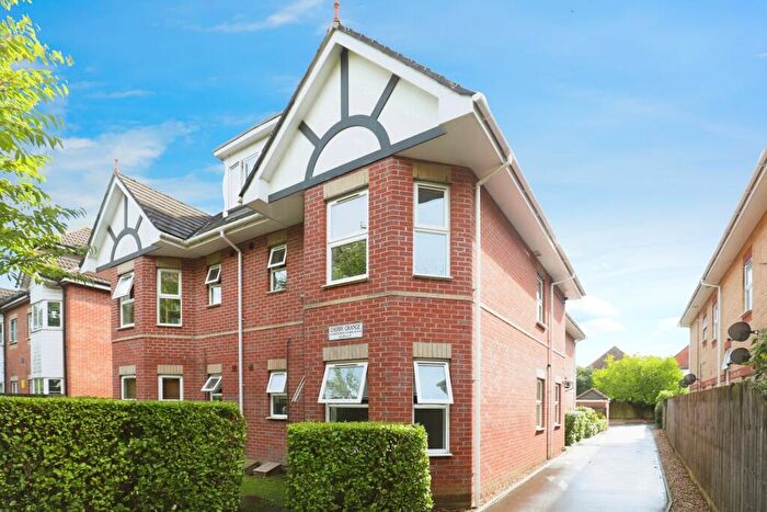 2 Bedroom Maisonette To Rent In Richmond Park Road, BH8