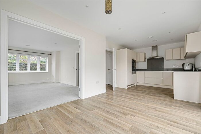 4 Bedroom Detached House For Sale In Worsley Bridge Road, Beckenham, BR3