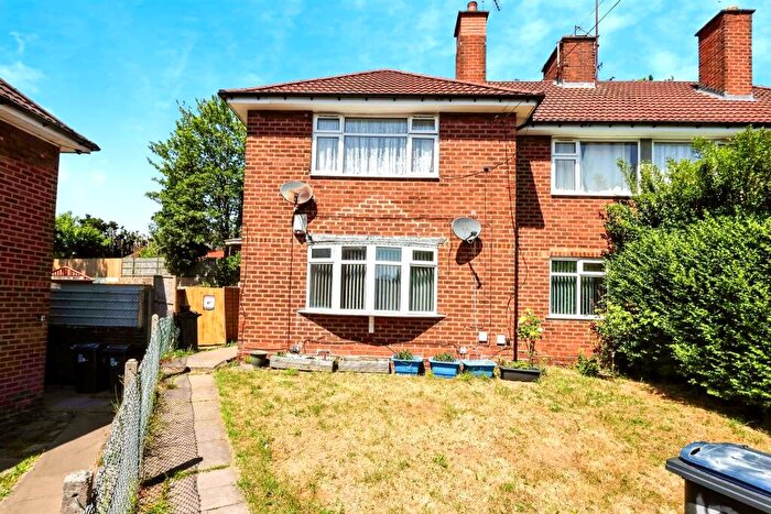 2 Bedroom Maisonette For Sale In Chirton Grove, Birmingham, B14