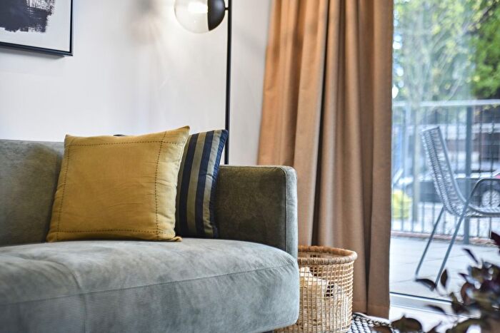 1 Bedroom Flat To Rent In Uncle, Deptford, SE8