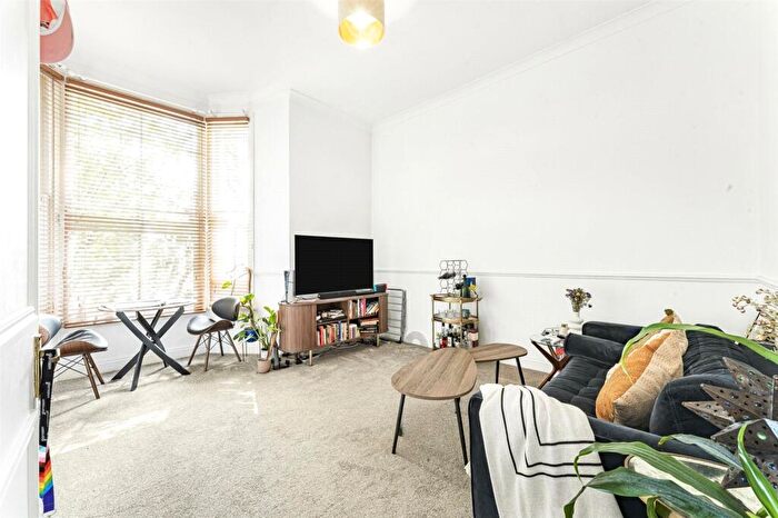 1 Bedroom Apartment To Rent In Lauriston Road, South Hackney, London, E9
