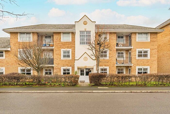 2 Bedroom Flat For Sale In International Way, Sunbury-On-Thames, TW16