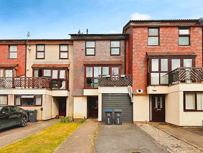 3 Bedroom Terraced House For Sale In Derwent Road, SW20