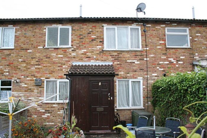 1 Bedroom Semi-Detached House To Rent In Russell Gardens, Sipson, UB7