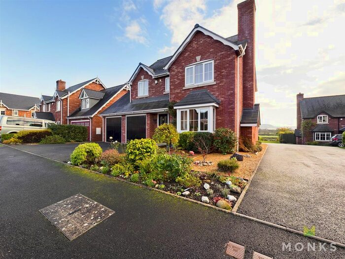 4 Bedroom Detached House For Sale In Parc Llwyfen, Llanymynech, SY22
