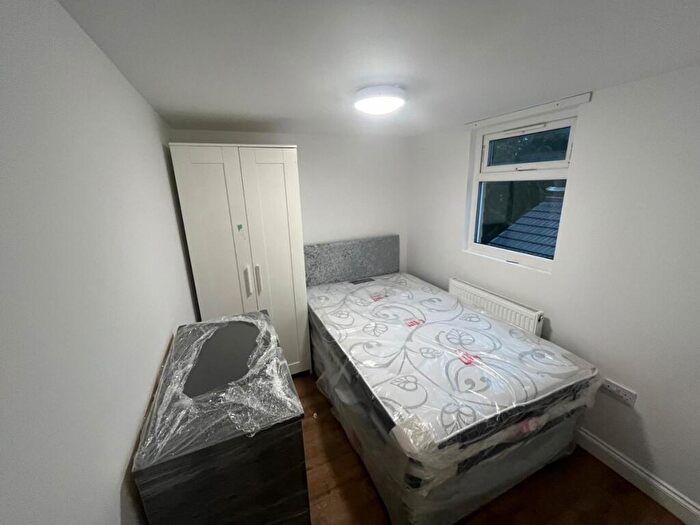 1 Bedroom Terraced House To Rent In Malvern Road, Luton, Bedfordshire, LU1