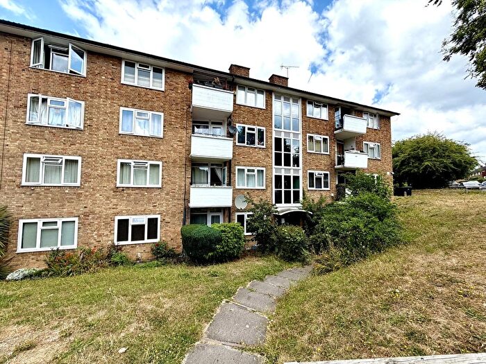 2 Bedroom Flat For Sale In York Way, Chessington, Surrey., KT9