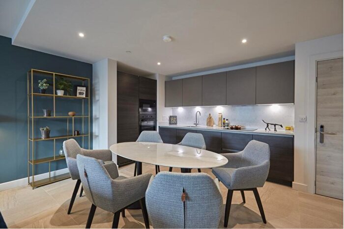 3 Bedroom Apartment To Rent In Rochdale Road, Manchester, Greater Manchester, M4