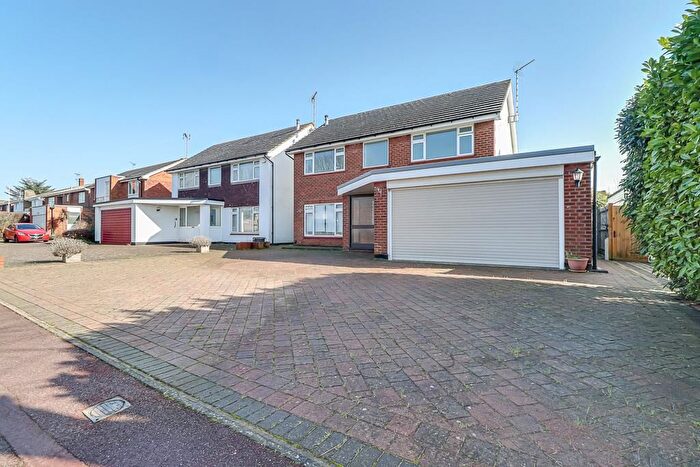3 Bedroom Detached House For Sale In Maplin Way North, Thorpe Bay, SS1