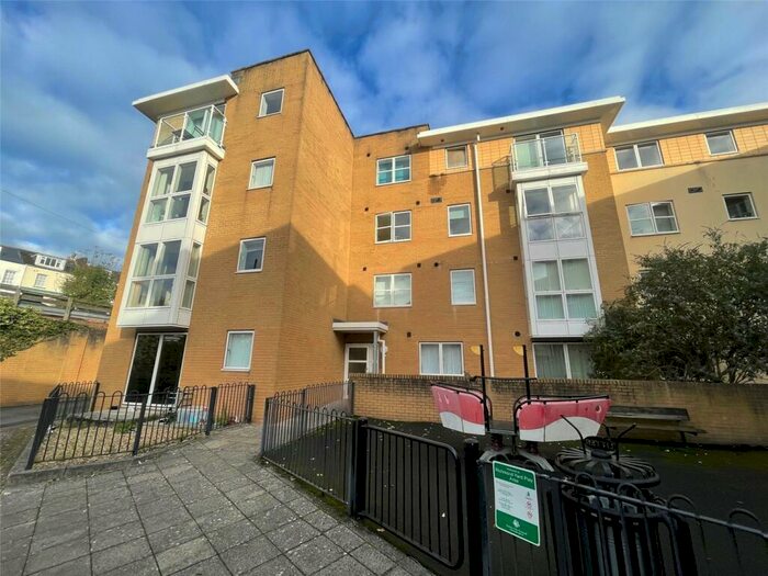 2 Bedroom Apartment To Rent In Richmond Court, Exeter, EX4