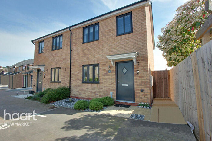 3 Bedroom Semi-Detached House For Sale In King James Close, Fordham, CB7