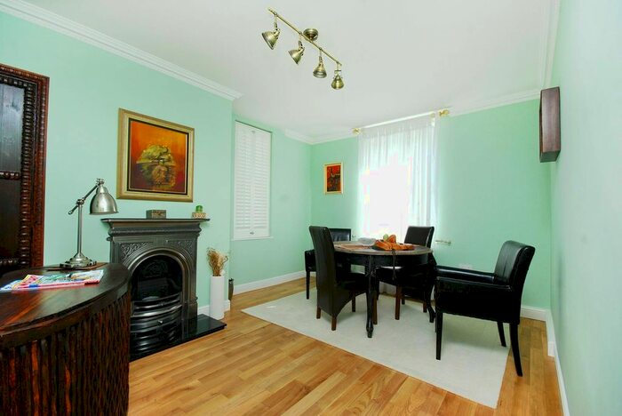 3 Bedroom Flat To Rent In Page Street, Westminster, London, SW1P