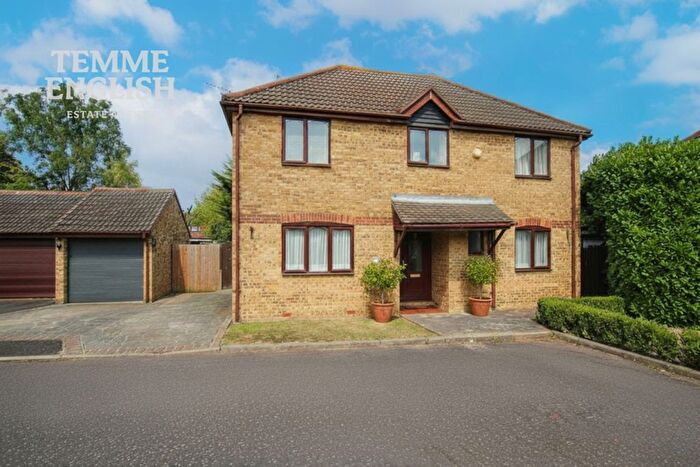 4 Bedroom Detached House For Sale In Hornchurch Close, Wickford, SS11