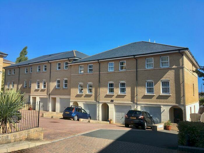 3 Bedroom Terraced House To Rent In Cowes Town House With Garage, PO31