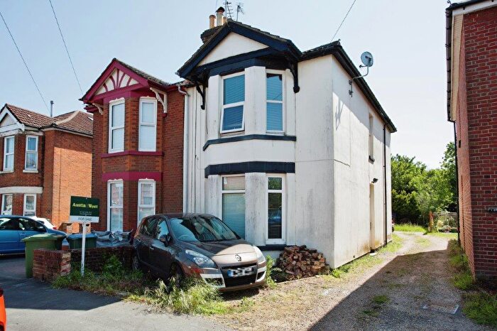 2 Bedroom Maisonette To Rent In Radstock Road, Southampton, SO19