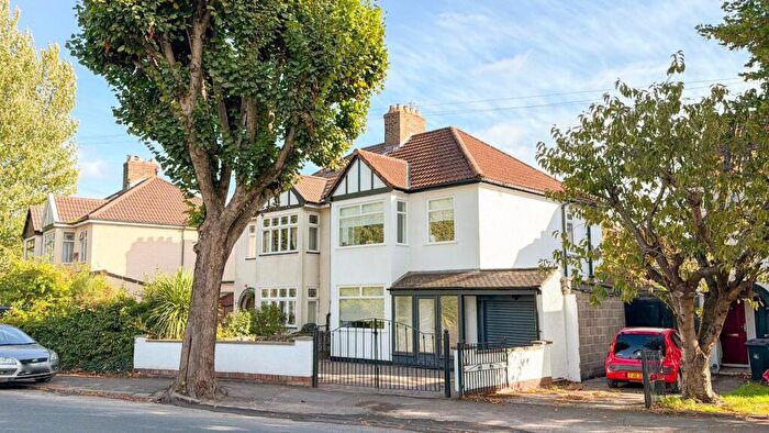 3 Bedroom Semi Detached House For Sale In Bedminster Road, Bedminster, BS3