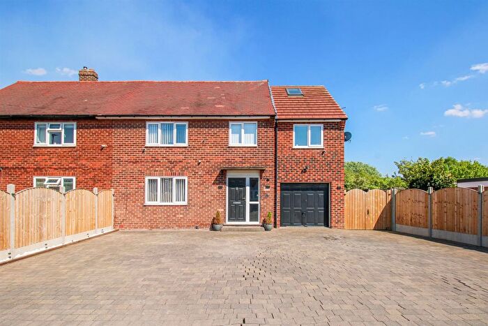 3 Bedroom Semi-Detached House For Sale In Ridge Crescent, Middlestown, Wakefield, WF4