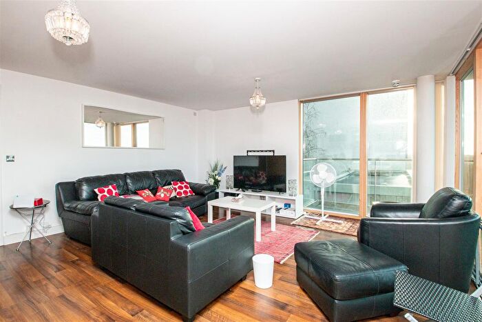 3 Bedroom Flat To Rent In Merrivale Mews, Milton Keynes, MK9