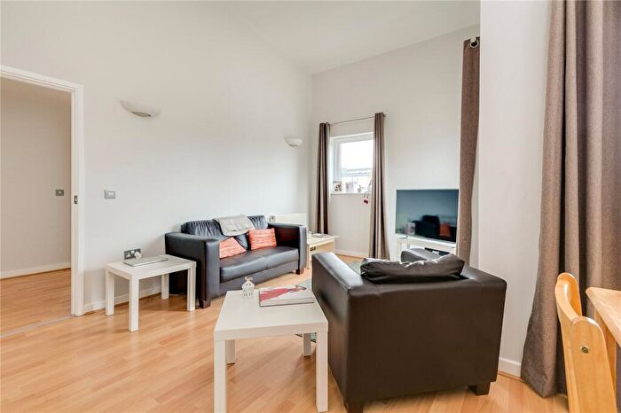 2 Bedroom Flat To Rent In Wellington Square, Kings Cross, N1