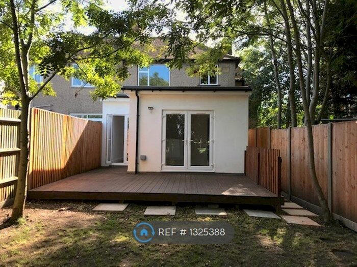 3 Bedroom Maisonette To Rent In Cannon Hill Lane, Greater London SW20