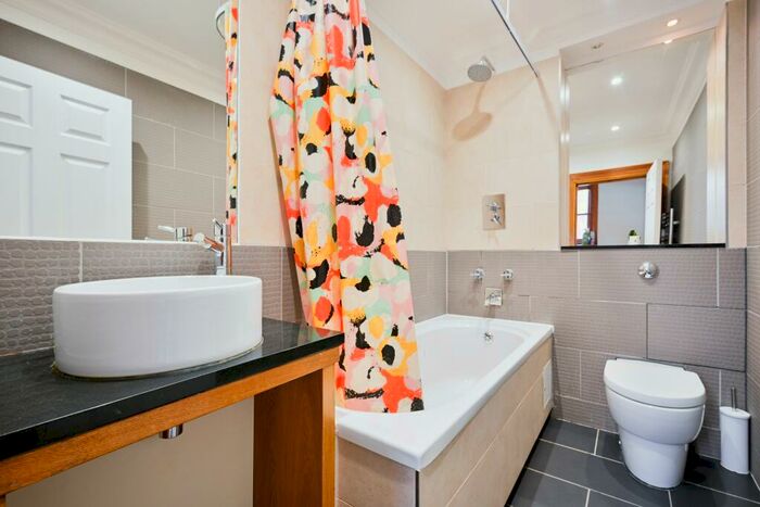 3 Bedroom Flat To Rent In Old Christchurch Road, Bournemouth, Dorset, BH1