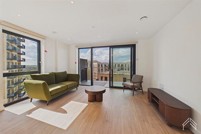 2 Bedroom Flat To Rent In Manser House, London, TW8